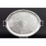 antique oval (dinner)-tray in "800" marked silver || Antieke ovale dienplateau met twee grepen in