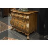 nice 18th Cent. chest of drawers in burr of walnut with double curved front and four drawers ||