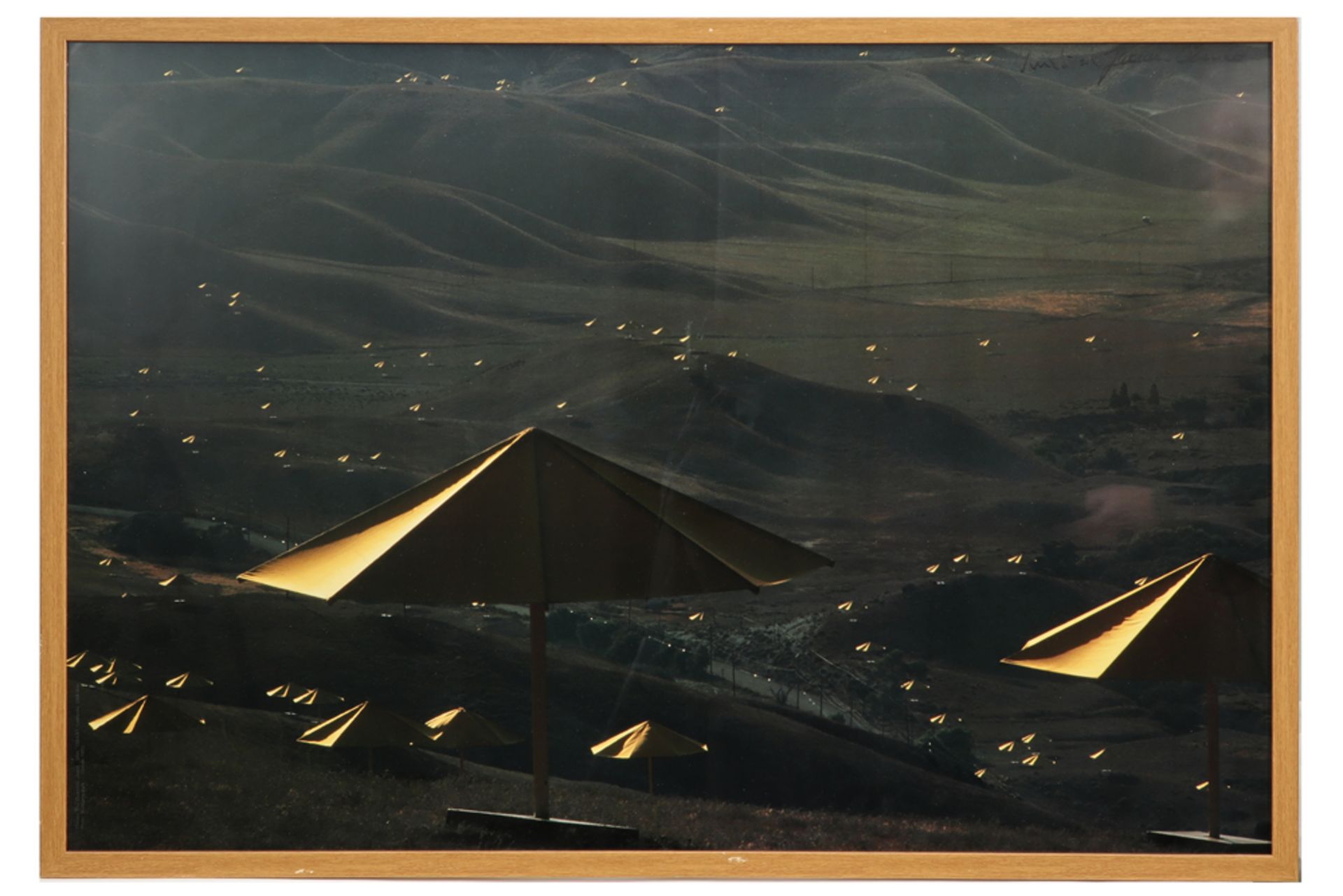 Christo & Jeanne-Claude signed photo print in colors with a view of "The Umbrellas" project || - Image 3 of 3