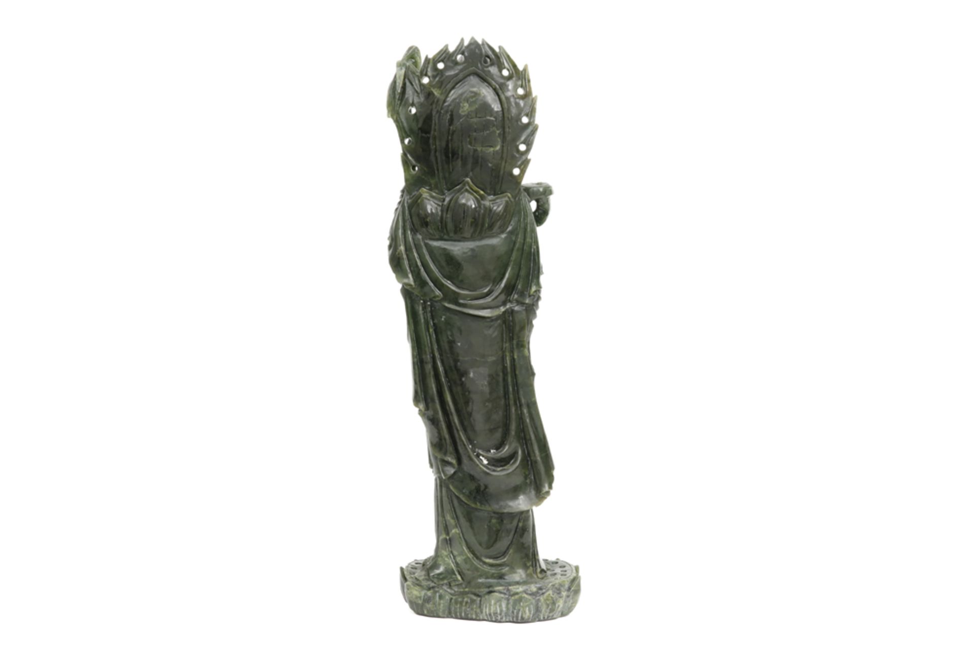 Chinese green stone "Quan Yin" sculpture || Chinese sculptuur in een groen gesteente : "Quan - Image 3 of 4