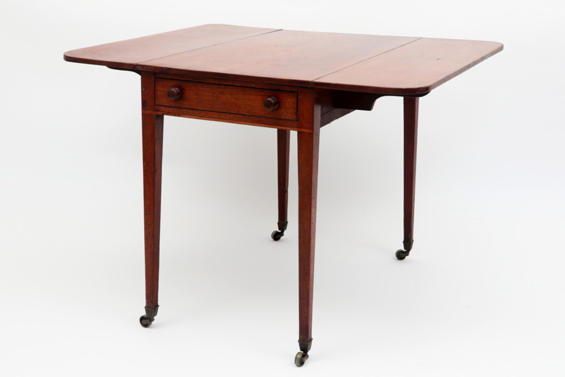 antique English mahogany folding table || Antieke Engelse klaptafel met lade in acajou - Image 3 of 3