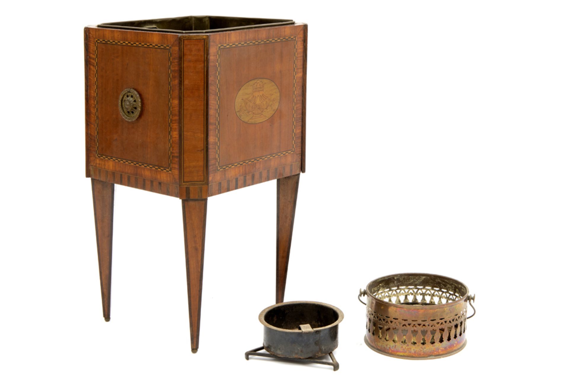 late 18th Cent. Louis XVI style teastove with its case in marquetry || Laat achttiende eeuwse - Bild 3 aus 3