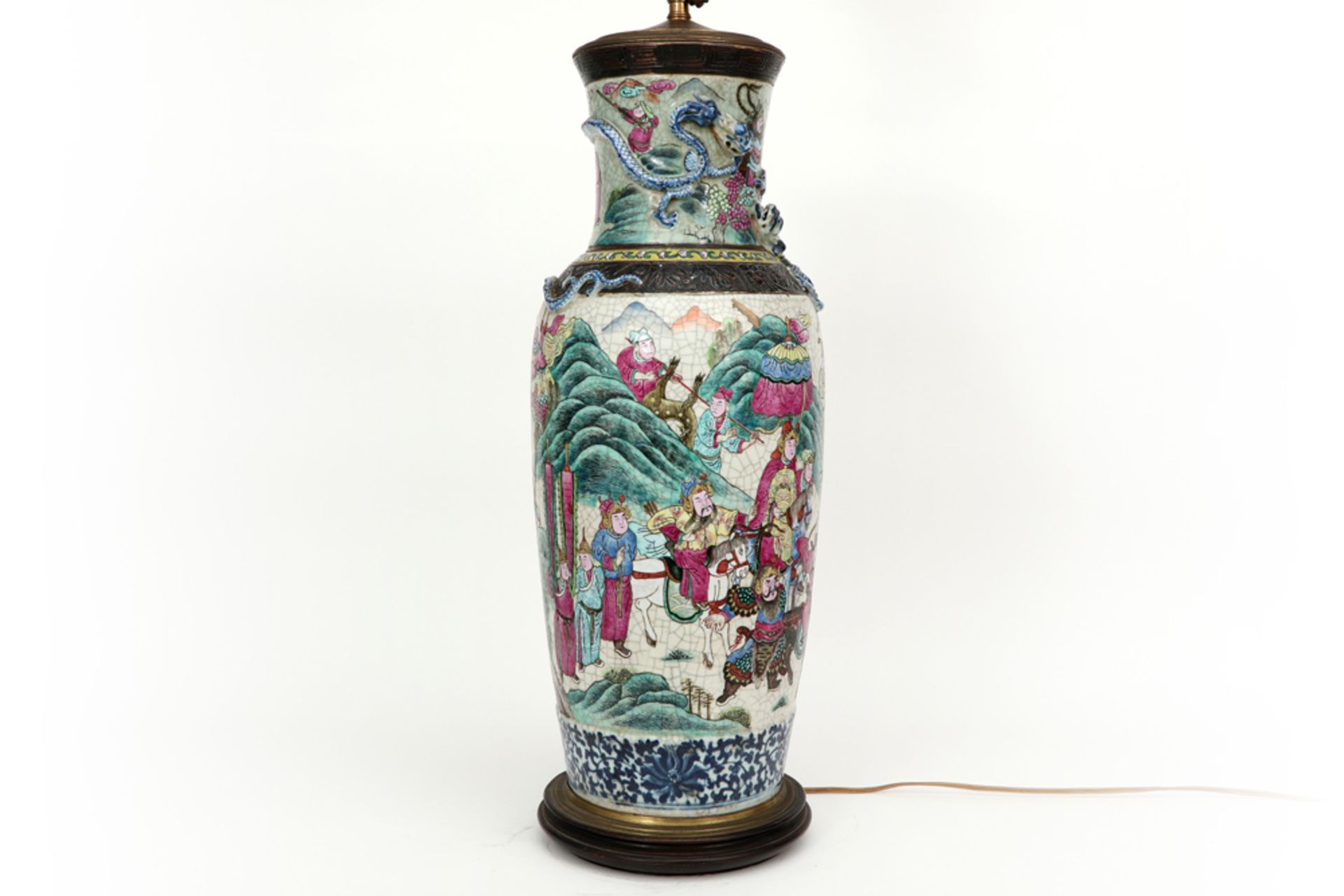 quite big antique Chinese Nankin style vase in porcelain with a polychrome decor with warriors - - Bild 4 aus 5