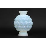 nice "Vervel France" marked vase in opalescent glass || VERVEL - FRANCE mooie vaas in opalescerend