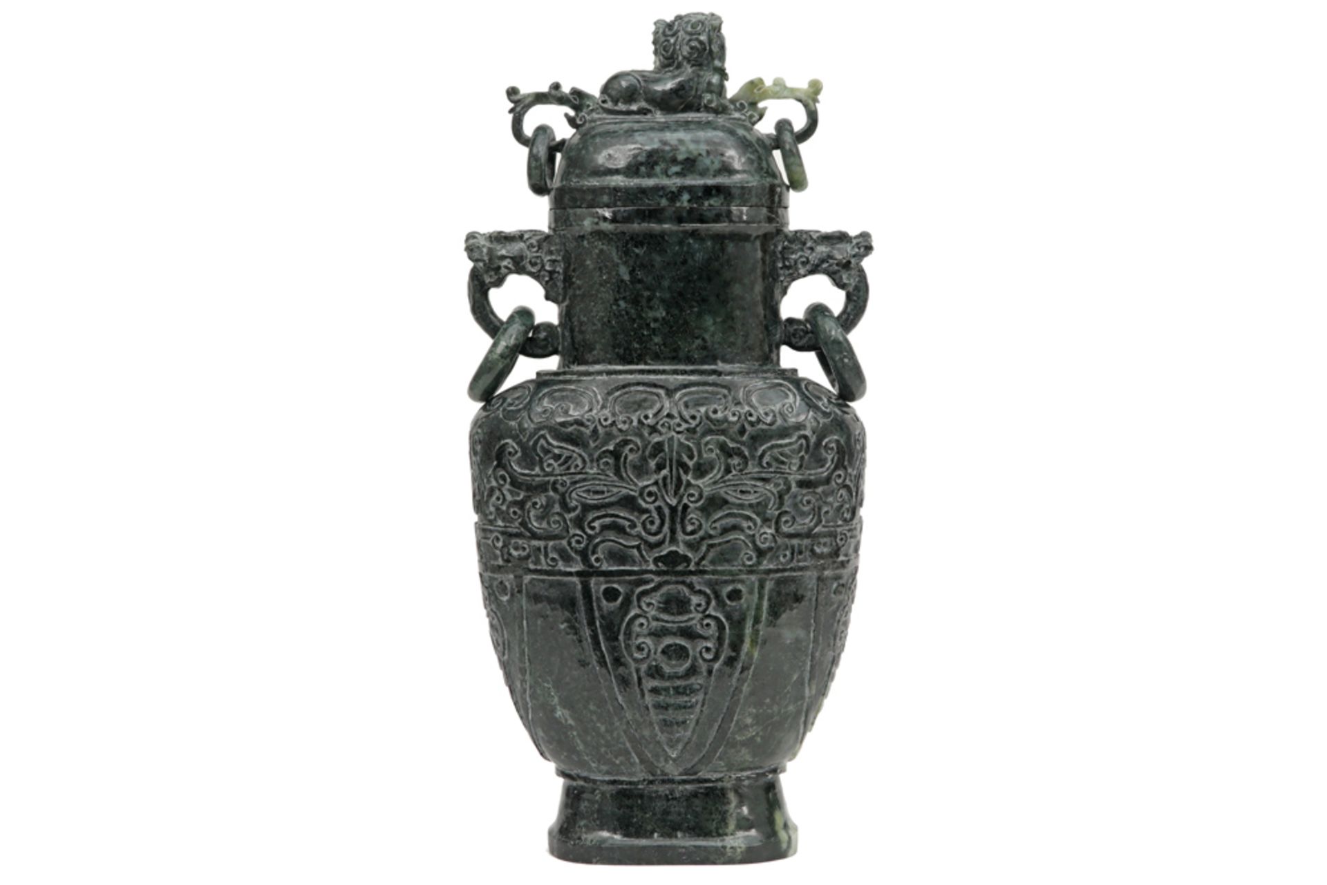 Chinese lidded vintage vase in Honan jade || Chinese gedekselde vintage vaas in Honan-jade - - Image 3 of 6