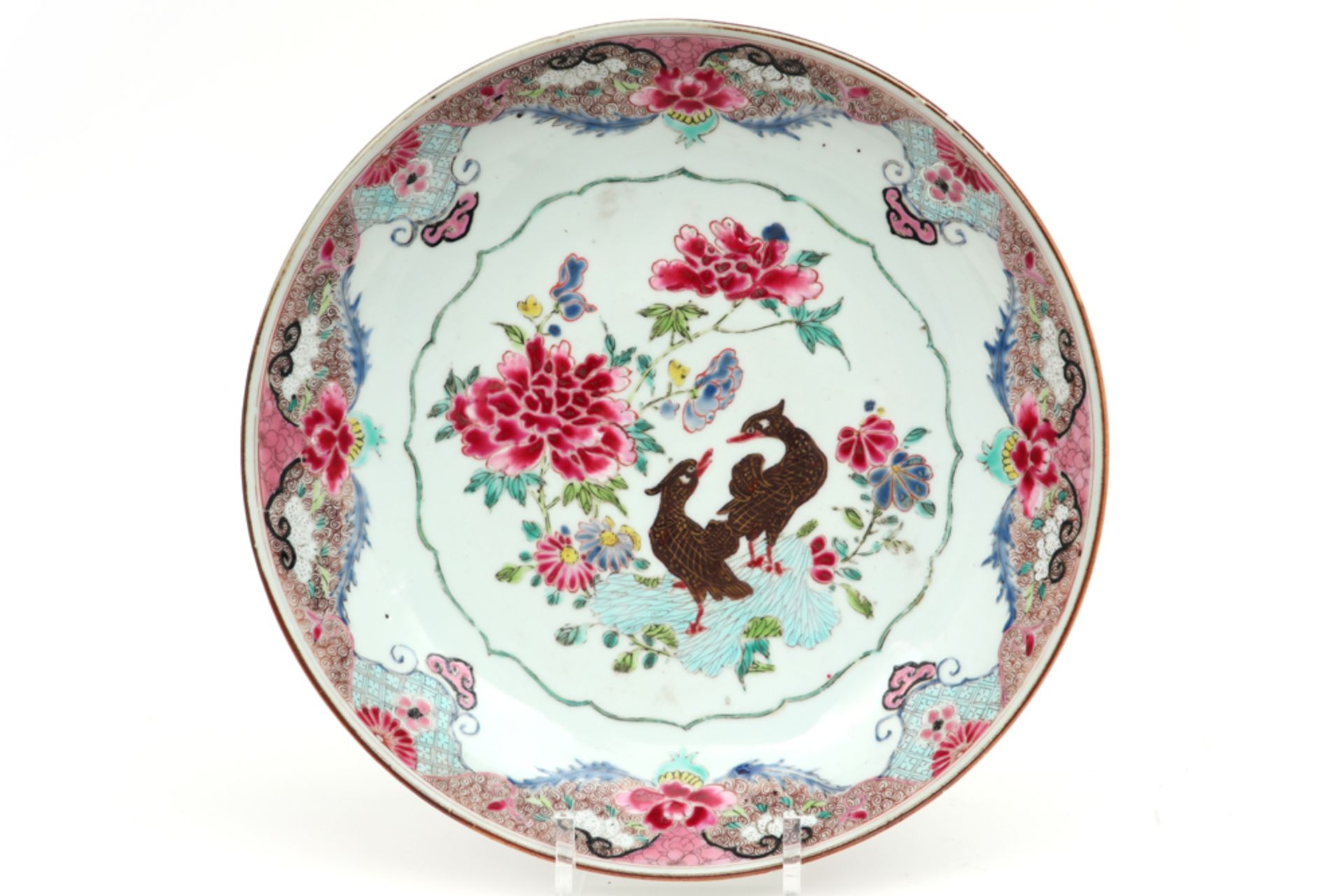 18th Cent. Chinese dish in porcelain with a Famille Rose decor with flowers and birds ||
