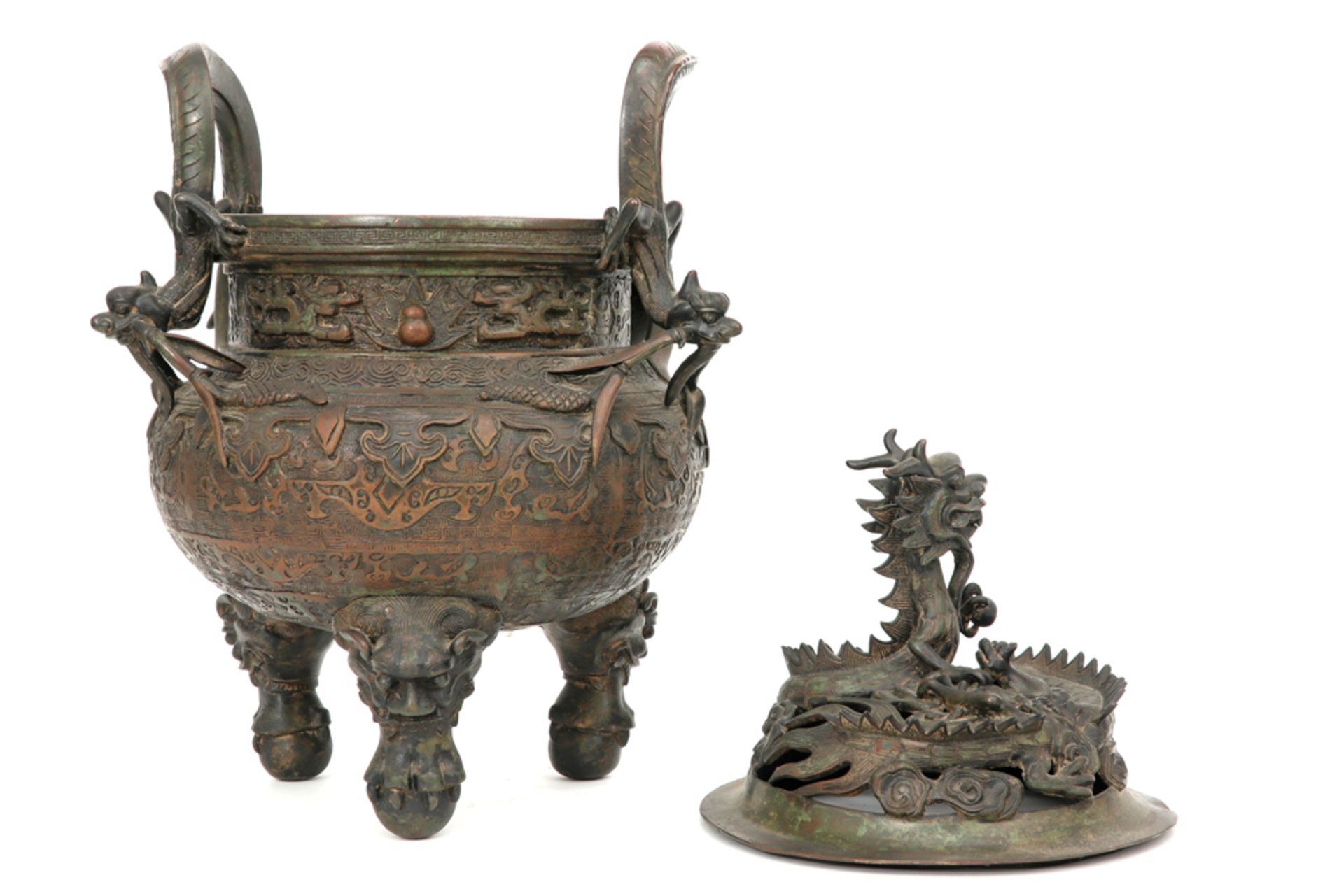 antique Chinese bronze incense burner with its lid with a dragon || Antieke Chinese brûle-parfum met - Image 4 of 6