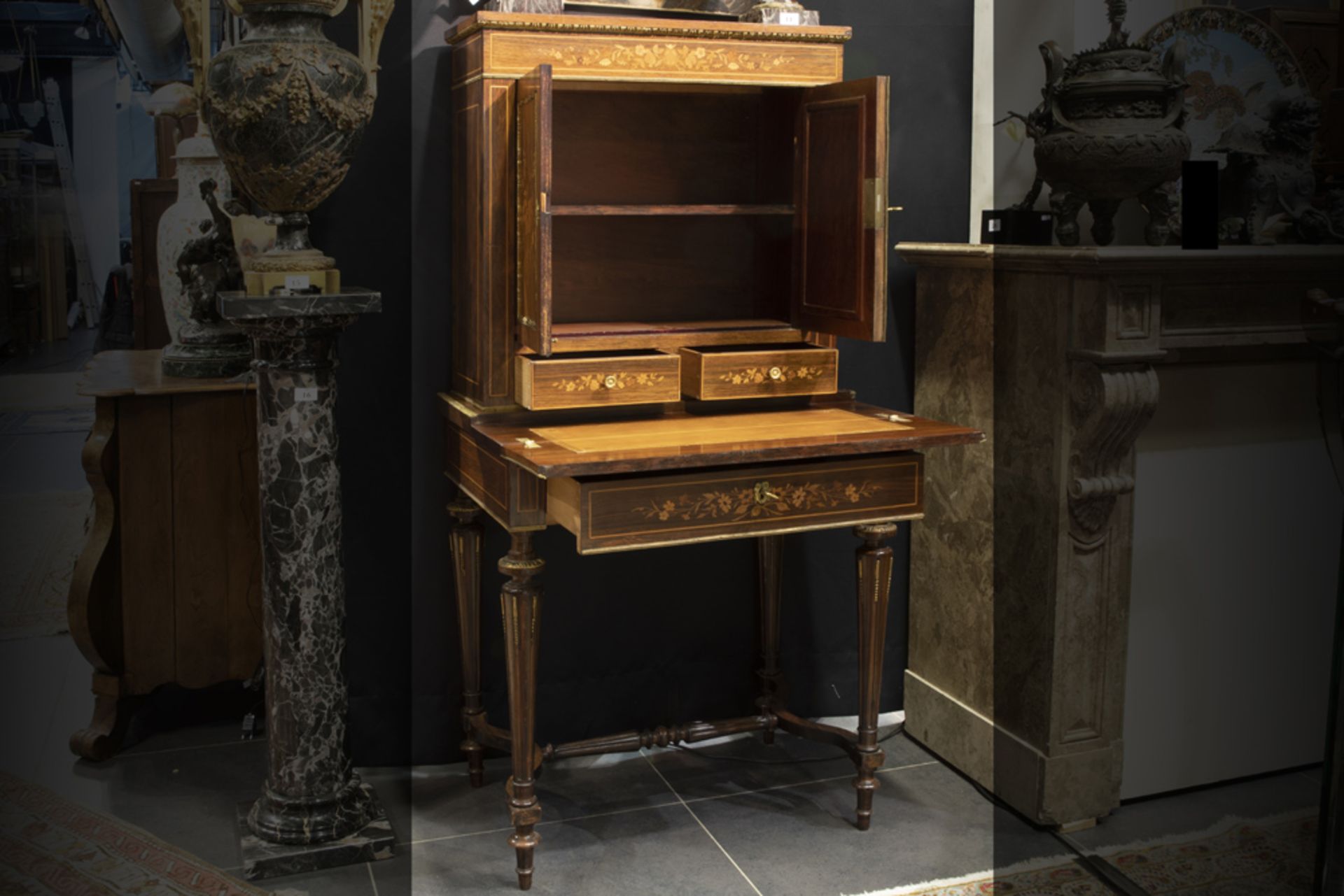 19th Cent. French neoclassical Napoleon III ladies' writing cabinet in marquetry || FRANKRIJK - ca - Image 2 of 2