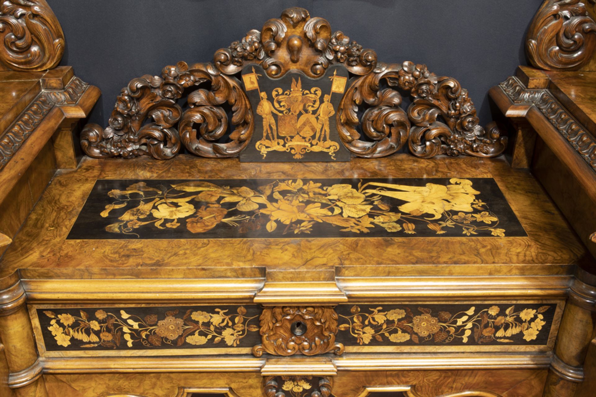 beautiful mid 19th Cent. Belgian dresser from Malines in walnut, burr of walnut and marquetry with - Image 7 of 10