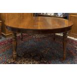 19th Cent. English dining table in mahogany with an oval top with an inlaid star - with two original