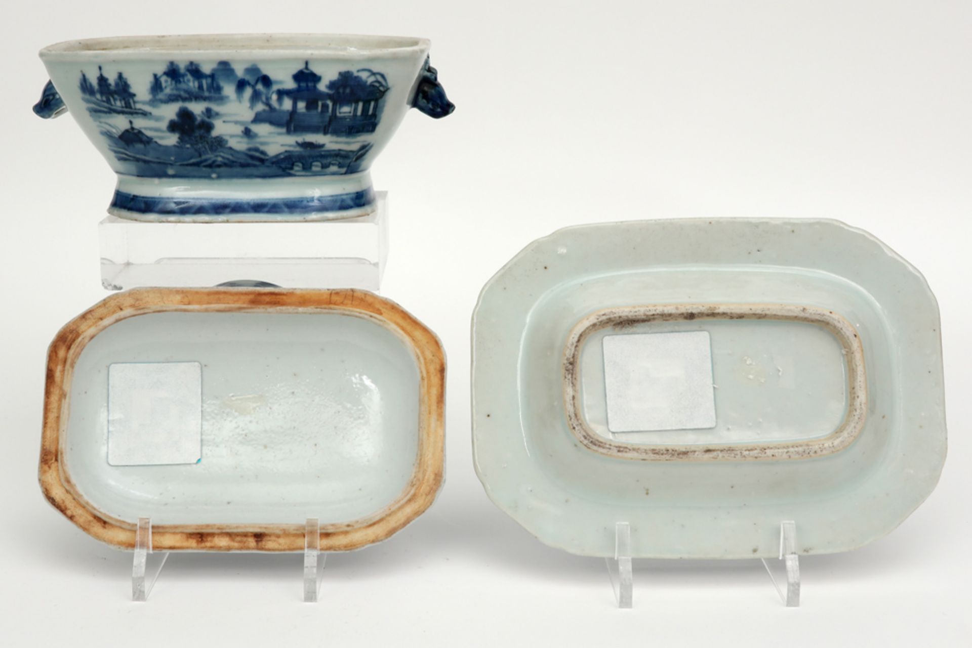 small 18th Cent. Chinese tureen with its lid and dish in porcelain with a blue-white landscape decor - Image 3 of 4