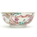 18th Cent. Chinese bowl in porcelain with a 'Famille Rose' Mandarin decor || Achttiende eeuwse