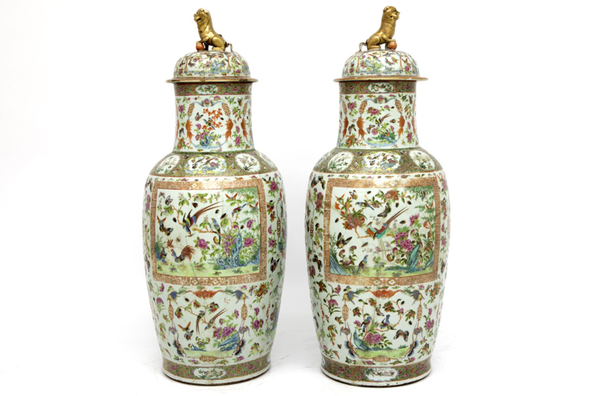 pair of quite big 19th Cent. Chinese lidded vases in porcelain with a Cantonese decor were damaged - Image 3 of 5