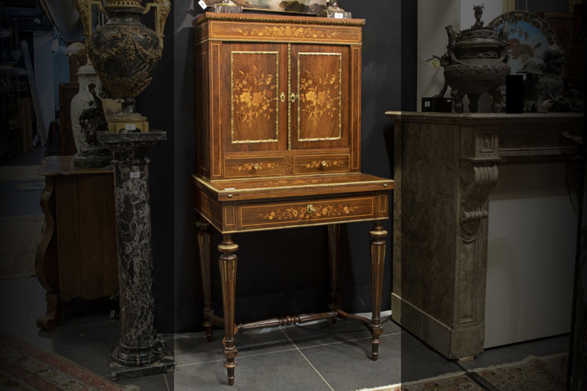 19th Cent. French neoclassical Napoleon III ladies' writing cabinet in marquetry || FRANKRIJK - ca