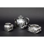 Chinese 3pc teaset in marked silver || Driedelig Chinees theestel in gemerkt massief zilver met