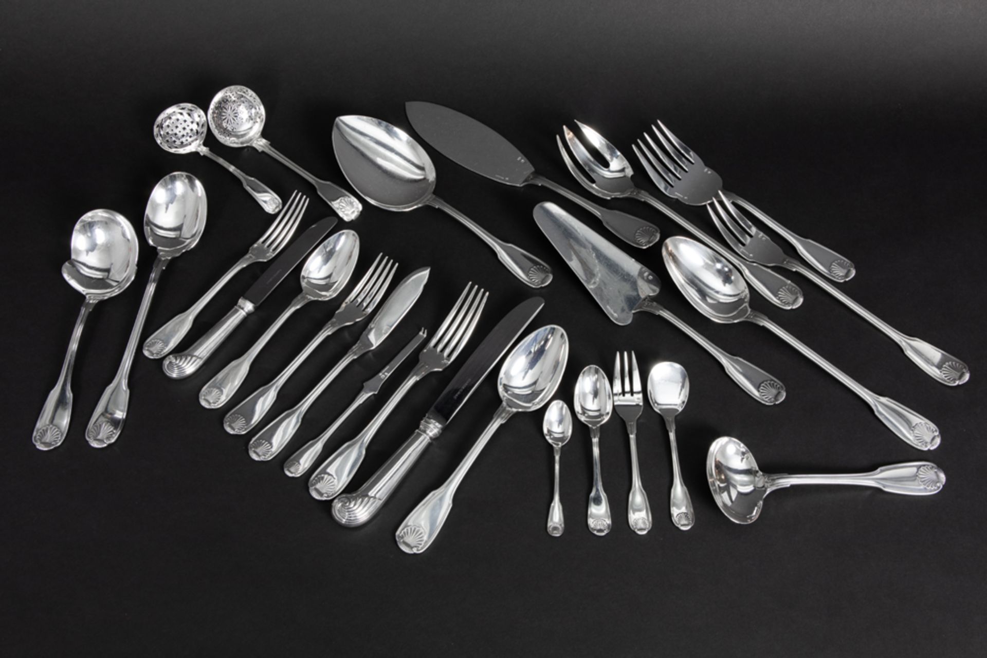 French Cardeilhac signed set of 175 pieces of cutlery in marked silver || CARDEILHAC Frans 172 -