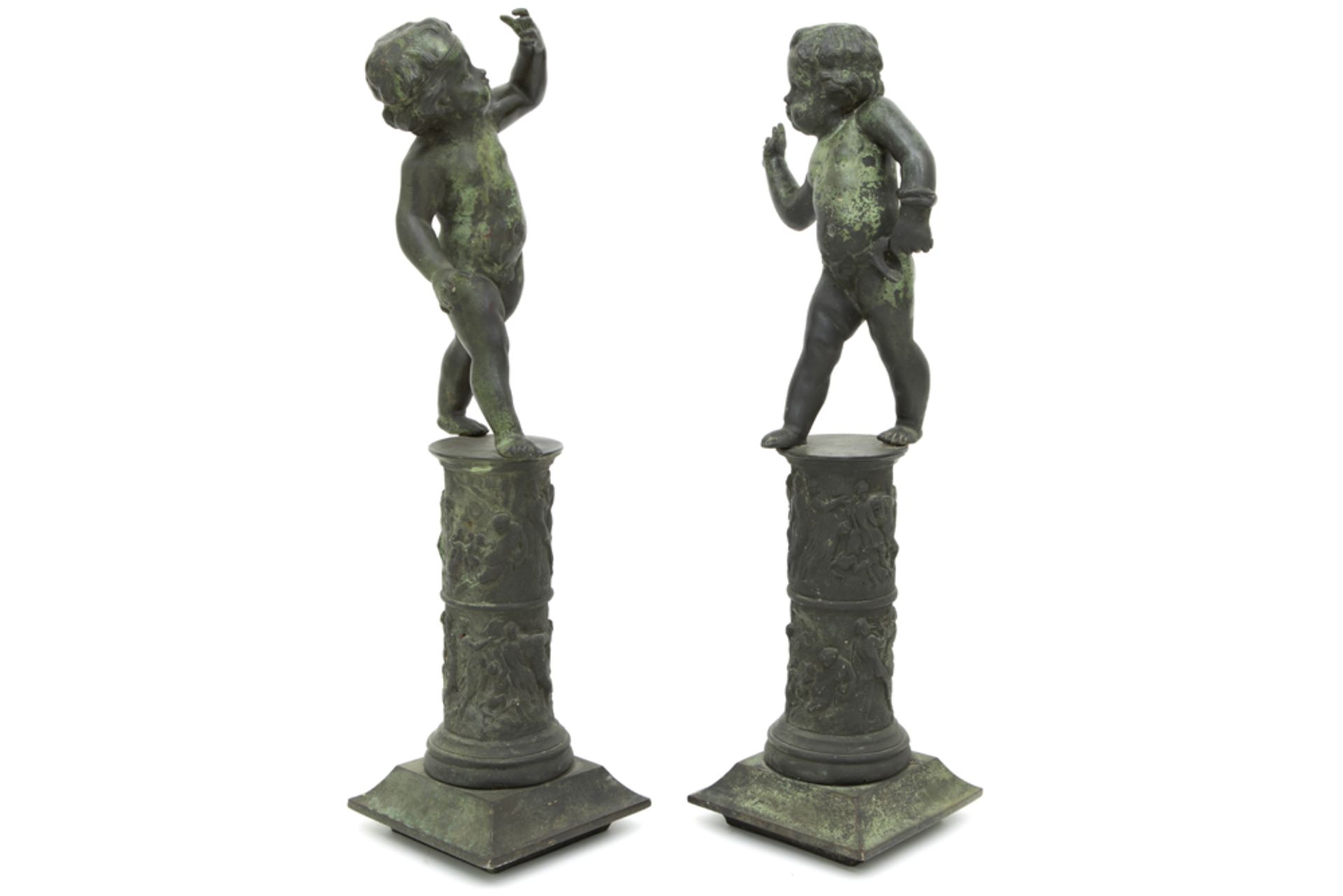 pair of antique garden sculptures in bronze with green patina each with a child, standing on a - Bild 2 aus 3