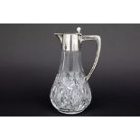 German decanter/claret jug in crystal with a mounting in "835" marked silver || Karaf in kleurloos