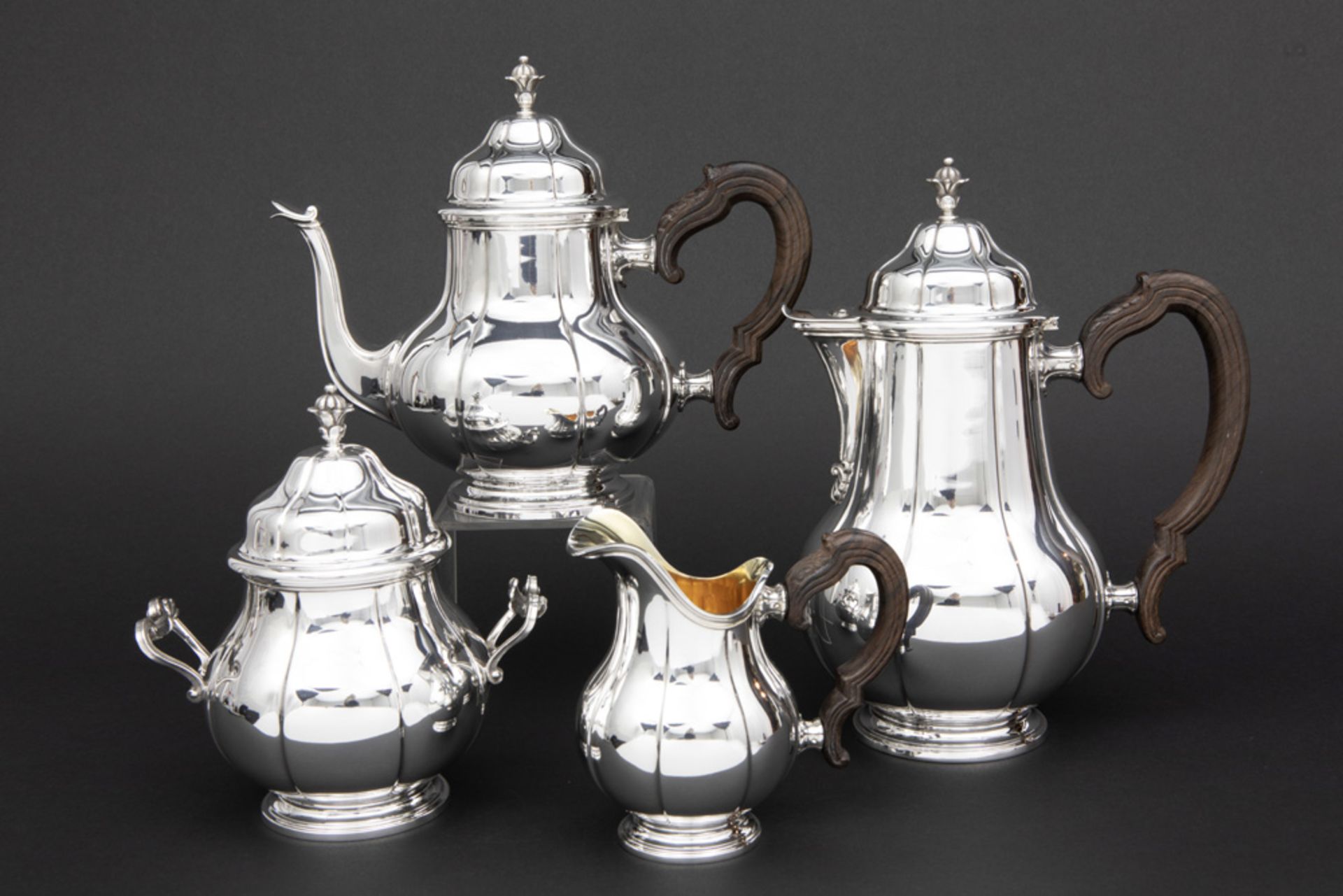 Belgian Wolfers signed 4pc coffee and teaset in marked silver || WOLFERS vierdelig koffiestel in