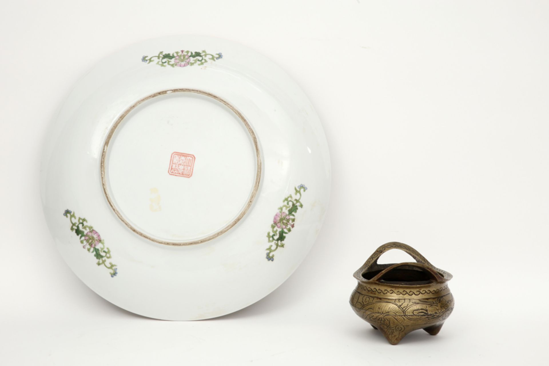 quite big round Chinese dish in marked porcelain with a polychrome decor and a marked Chinese bronze - Image 2 of 3