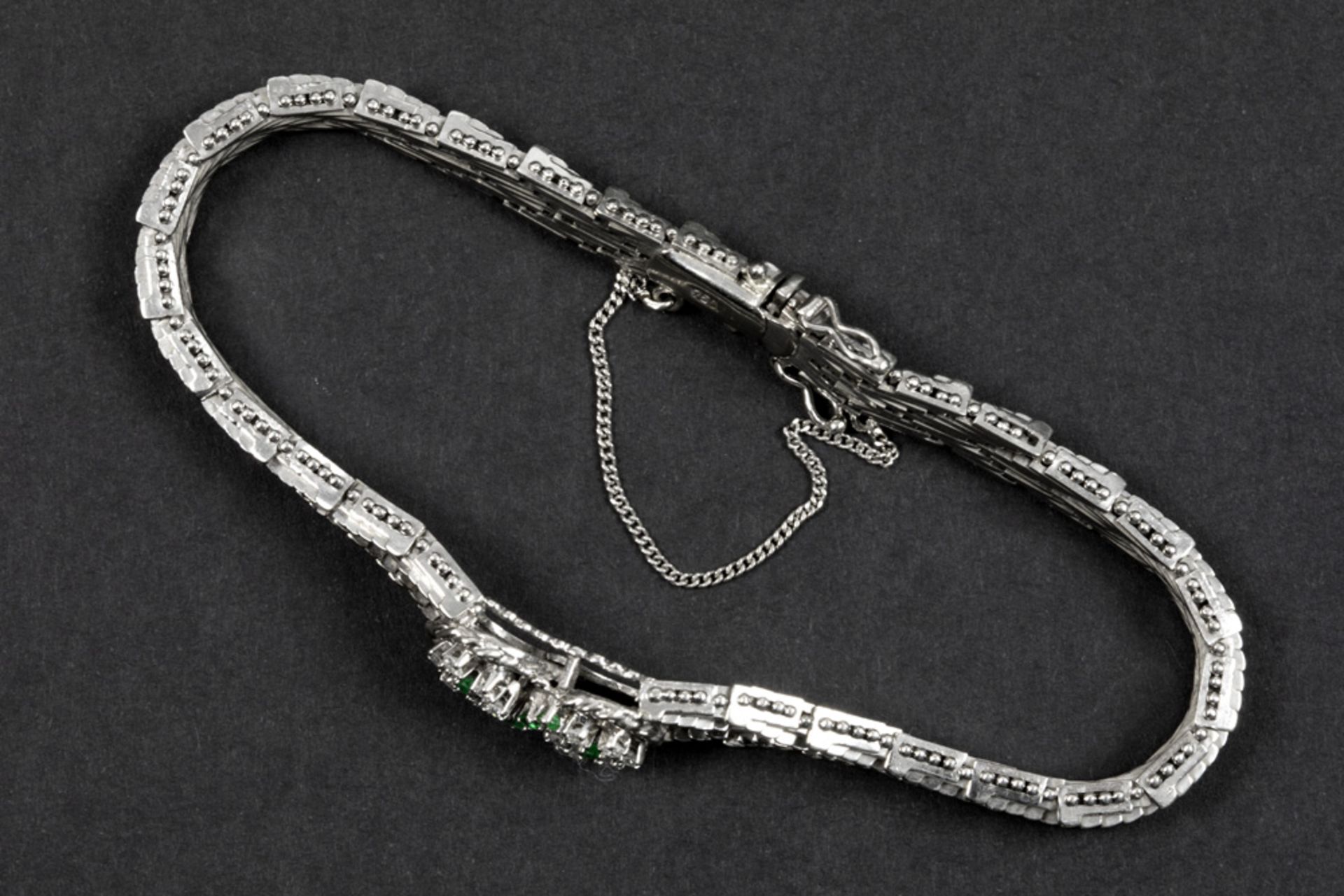 seventies' vintage bracelet in white gold (18 carat) with ca 0,20 carat of emeralds and ca 0,40 - Bild 2 aus 2