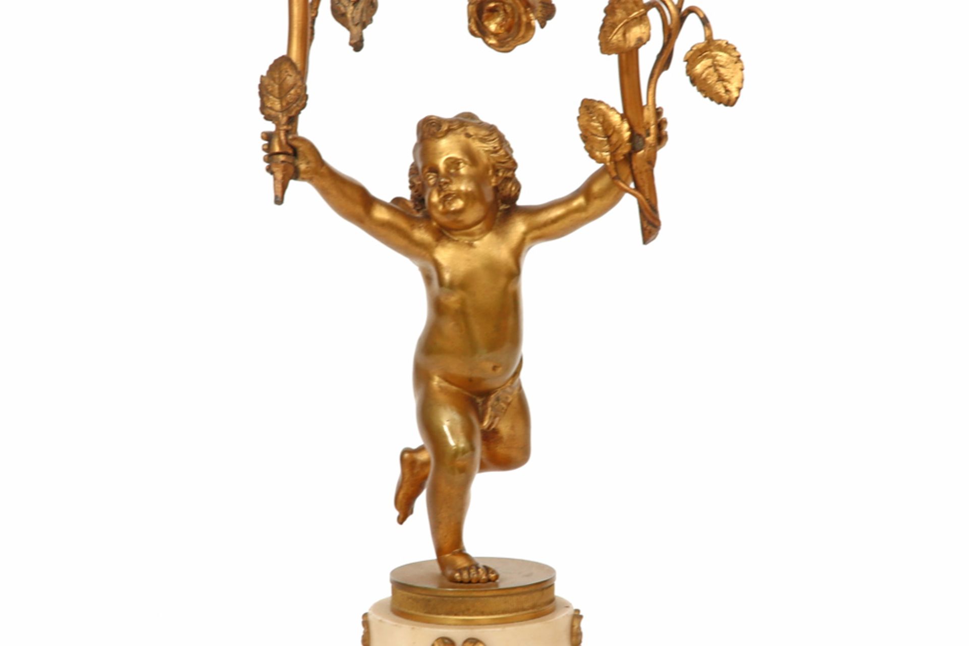 table lamp with an antique Louis XVI style base in gilded bronze and white marble with a Cupid - Bild 3 aus 3