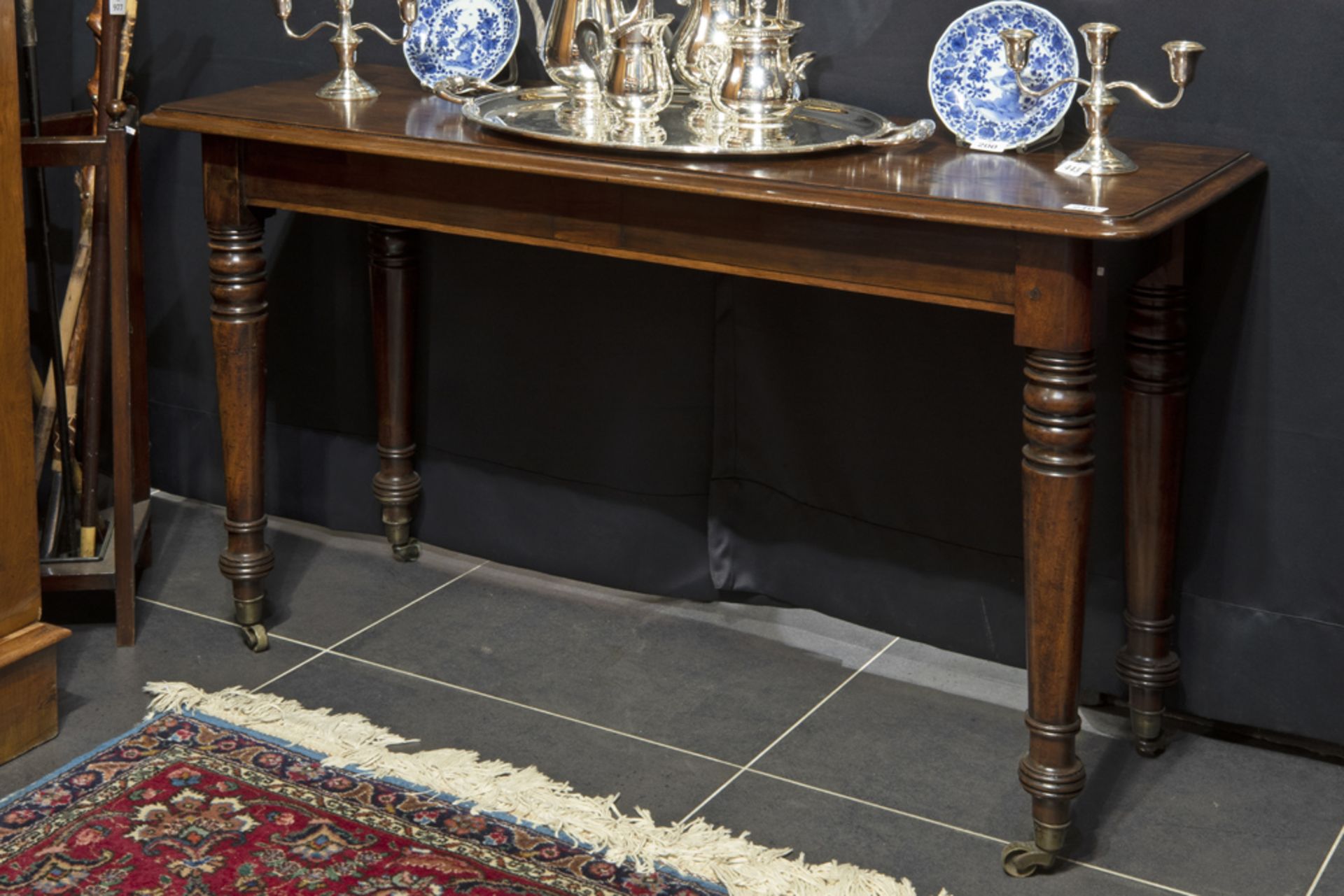 19th Cent. English side table in mahogany || Negentiende eeuwse Engelse wandtafel in acajou