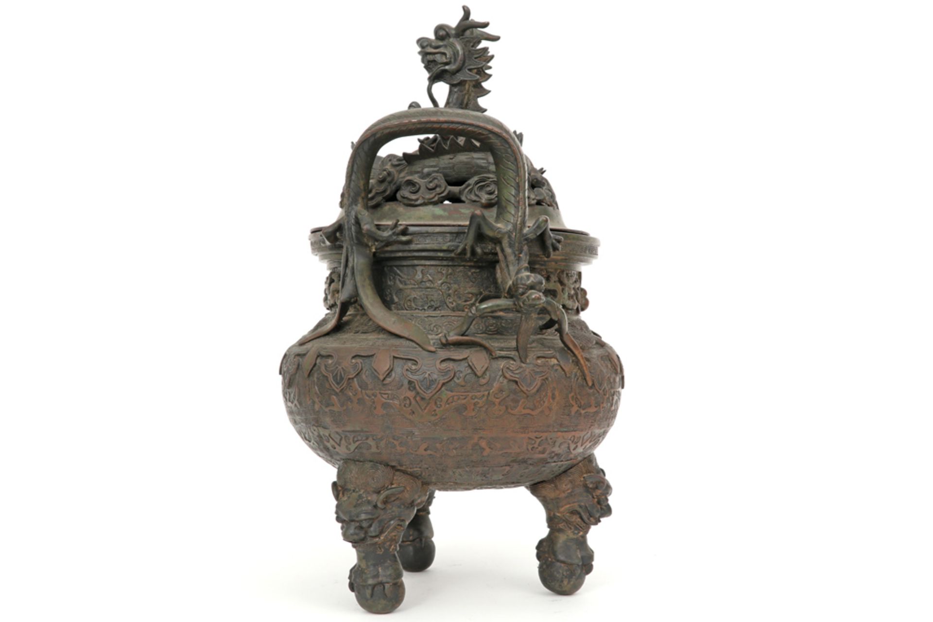 antique Chinese bronze incense burner with its lid with a dragon || Antieke Chinese brûle-parfum met - Image 2 of 6