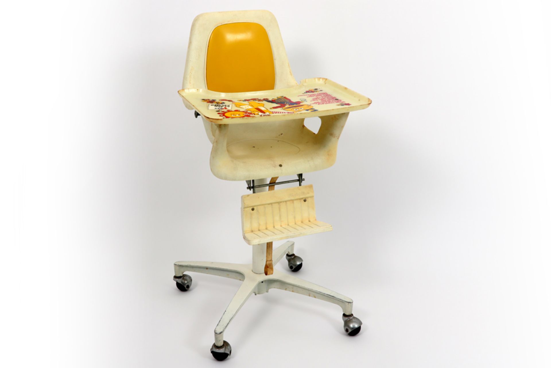 vintage Grafton, Wis. marked Mc Donalds "Comfort Lines" child's chair || GRAFTON, WIS. voor