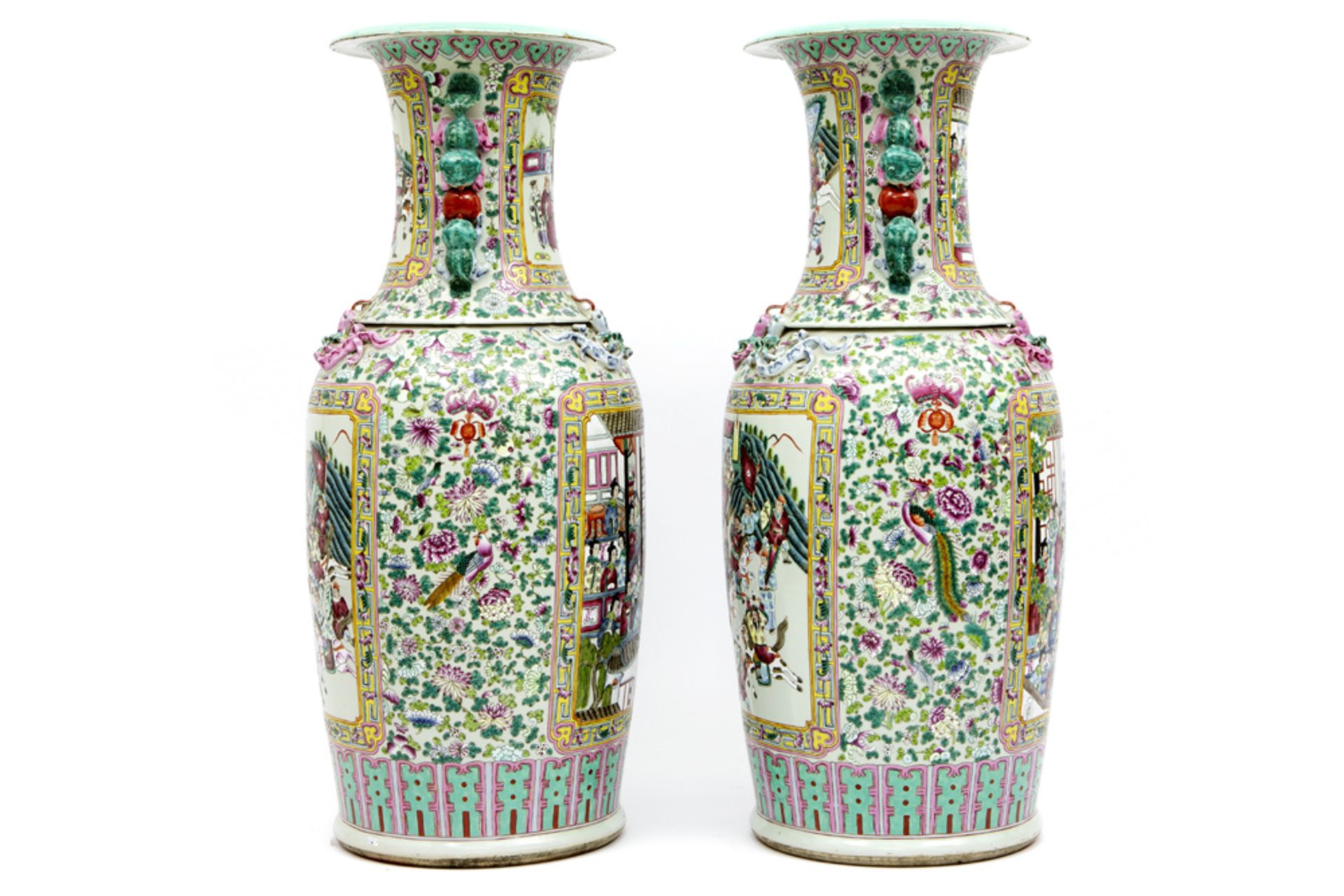 impressive pair of 19th Cent. Chinese vases (100 cm high) in porcelain with rich polychrome - Bild 4 aus 6