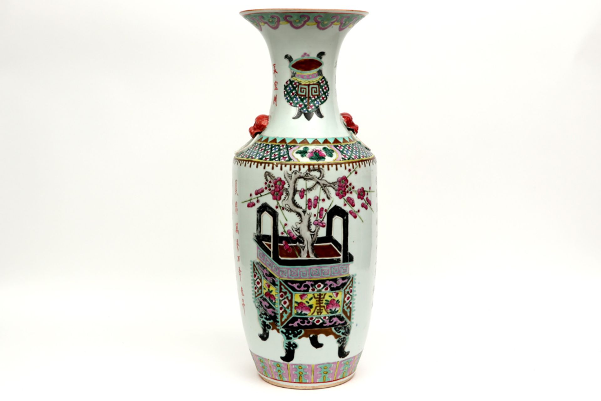 antique Chinese vase in porcelain with polychrome decor || Antieke Chinese vaas in porselein met een - Image 3 of 6