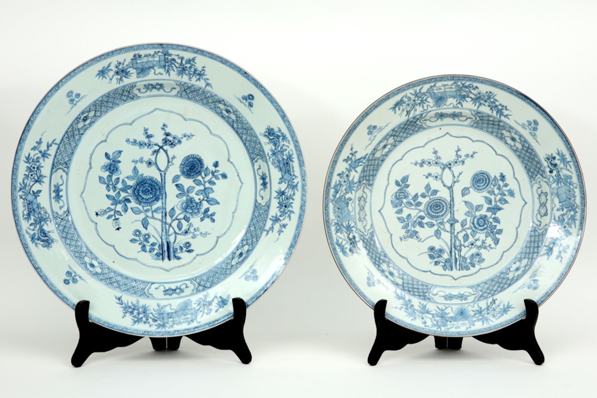 set of a bigger and a smaller 18th Cent. Chinese dish in porcelain with a quite special blue-white