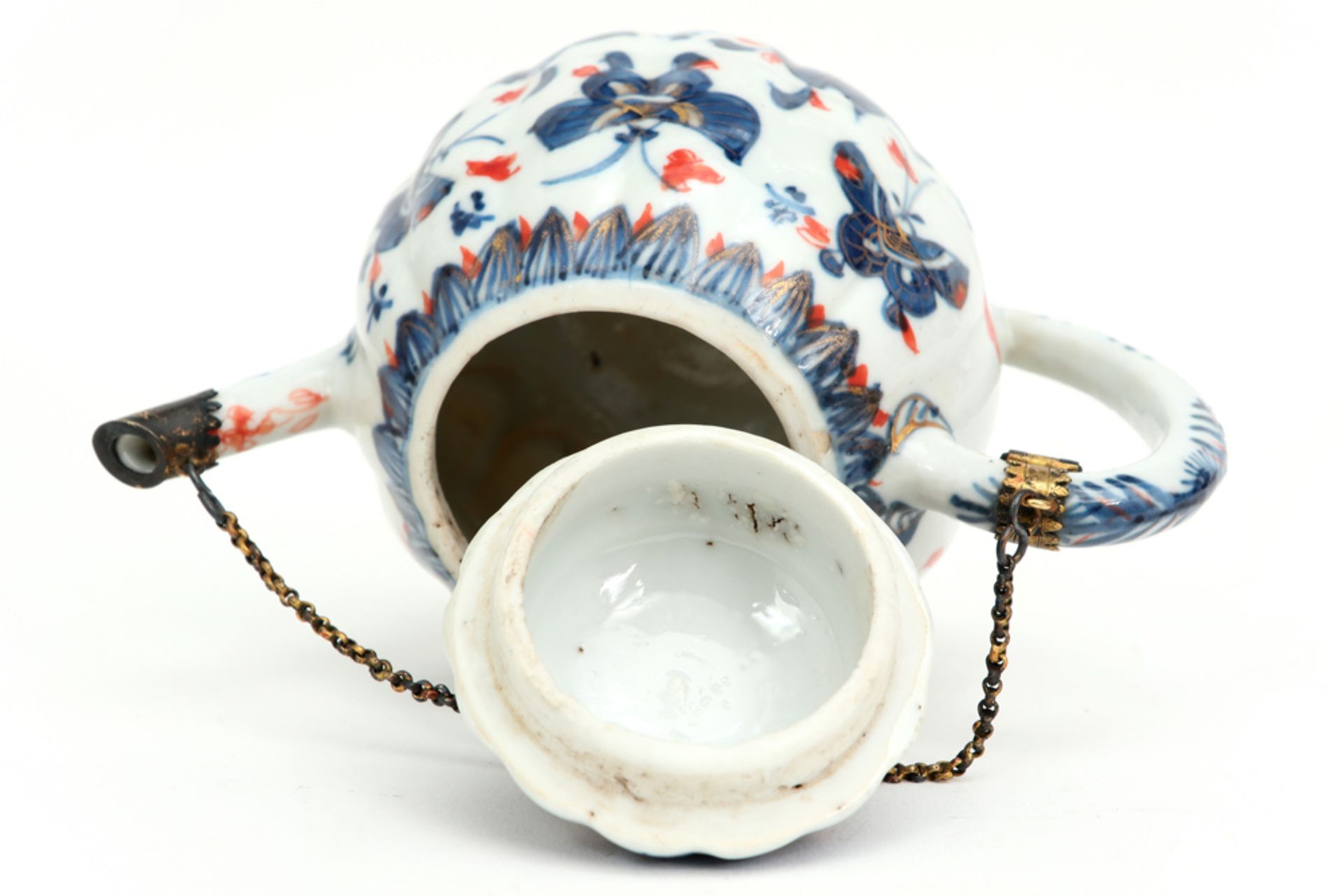 small 18th Cent. Chinese tea pot in porcelain with Imari decor and with silver mounting || Kleine - Image 4 of 4