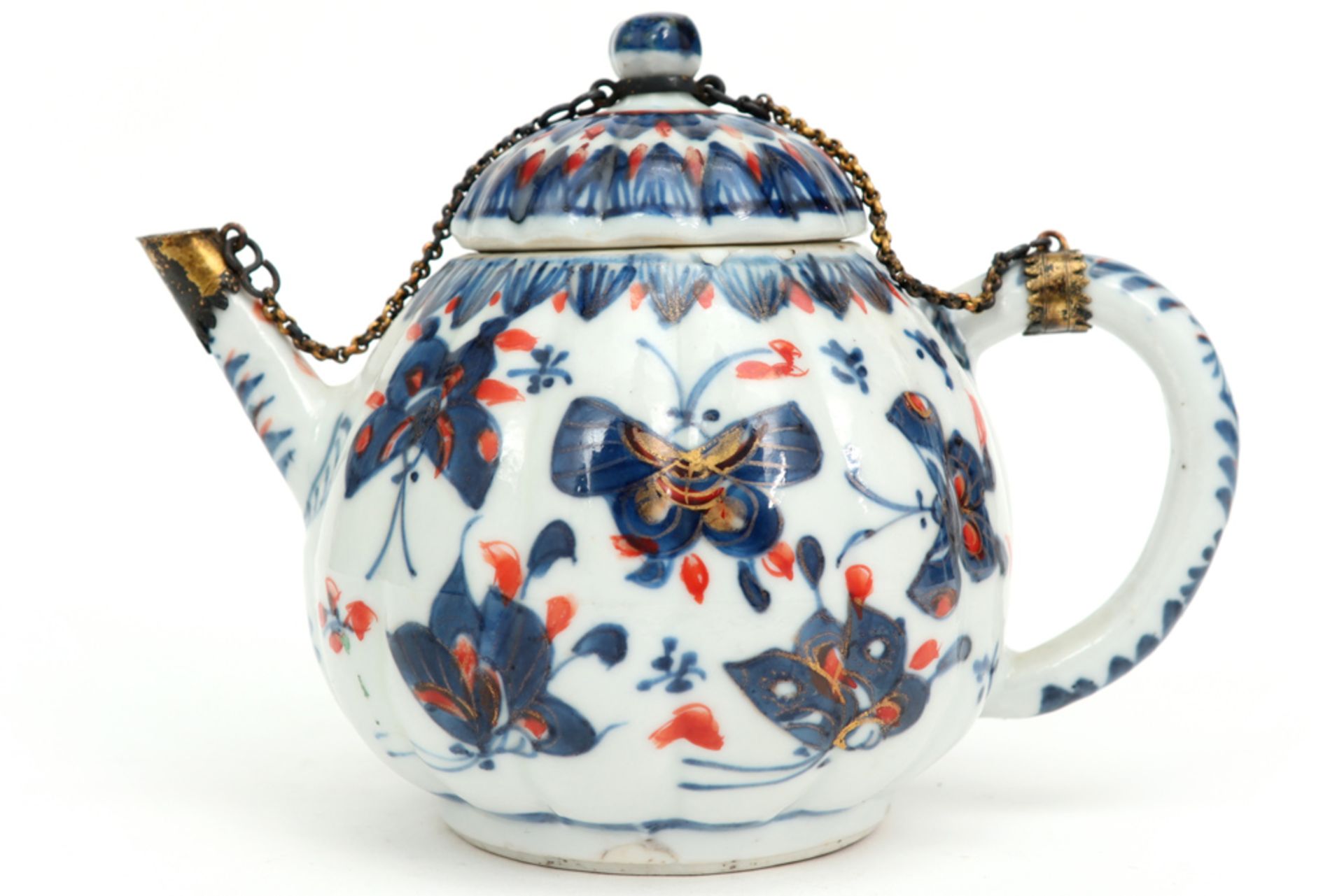 small 18th Cent. Chinese tea pot in porcelain with Imari decor and with silver mounting || Kleine