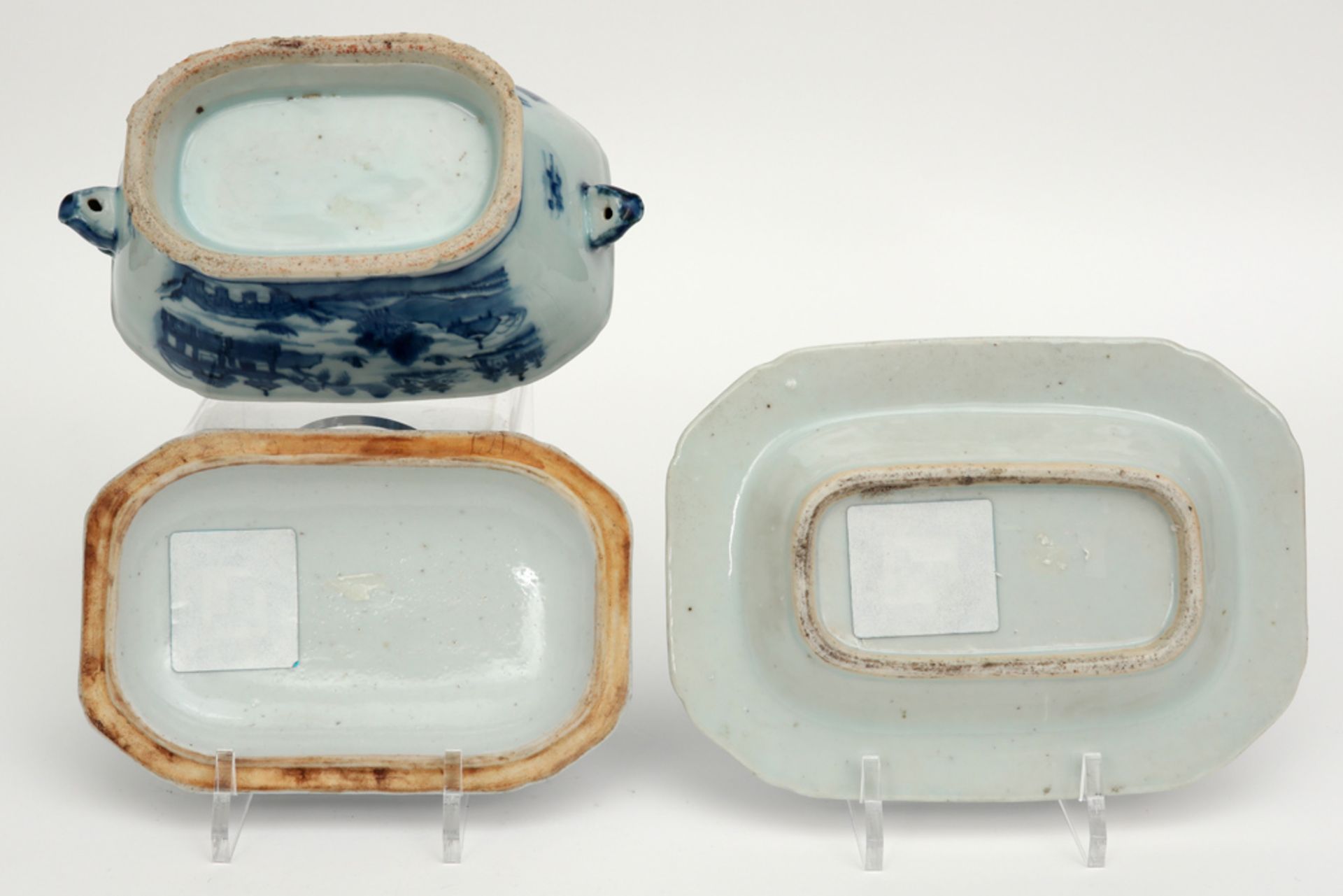 small 18th Cent. Chinese tureen with its lid and dish in porcelain with a blue-white landscape decor - Image 4 of 4