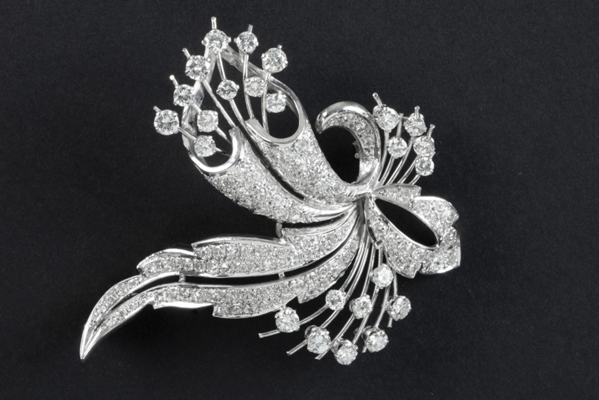 elegant sixties' vintage brooch in white gold (18 carat) with ca 5 carat of high quality brilliant