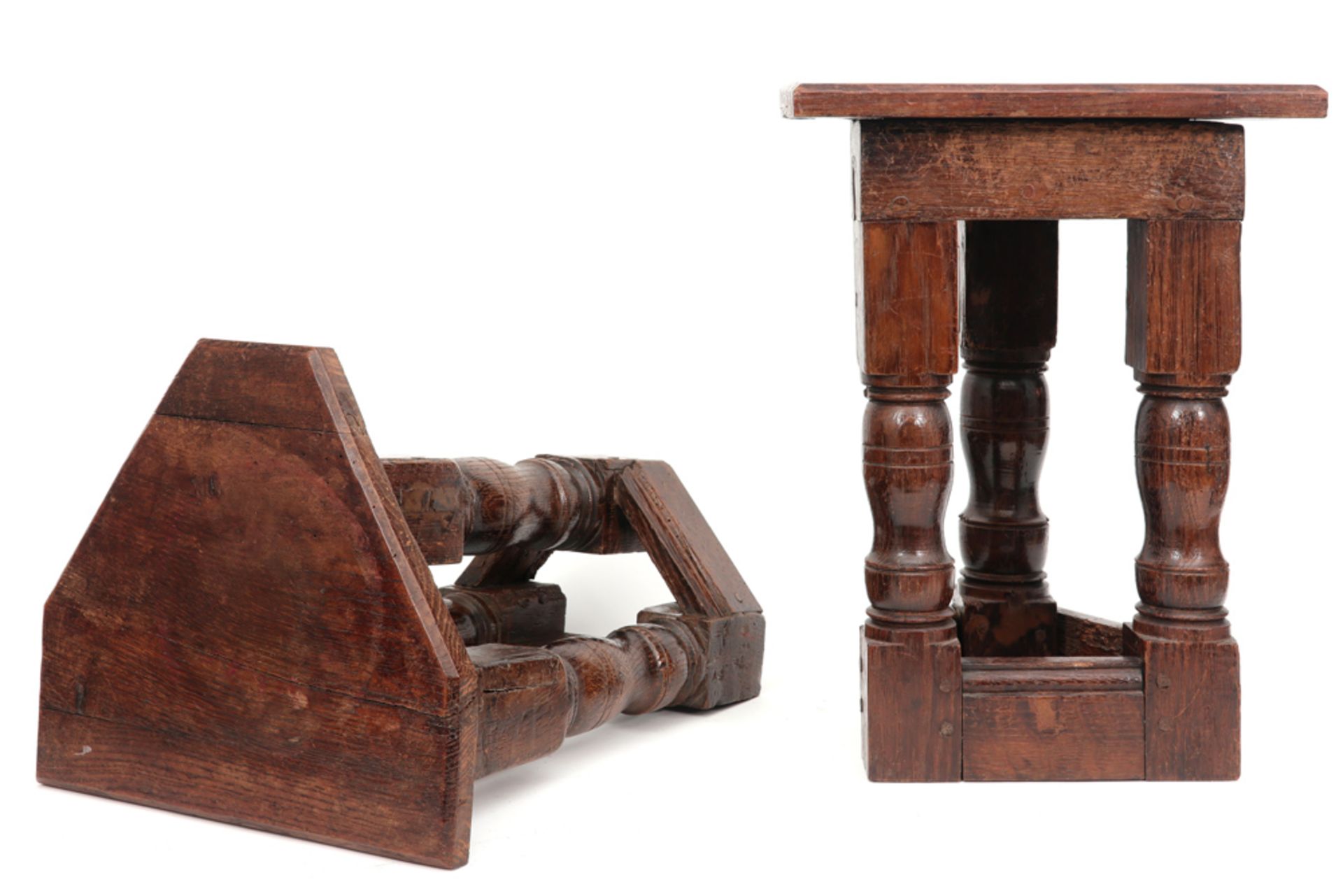 pair of oak stools || Paar krukjes in eik - hoogtes : 44 cm - Image 3 of 3