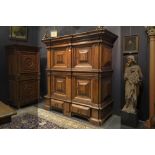 17th/18th Cent. baroque style cabinet in walnut with a sober architectural design with flat