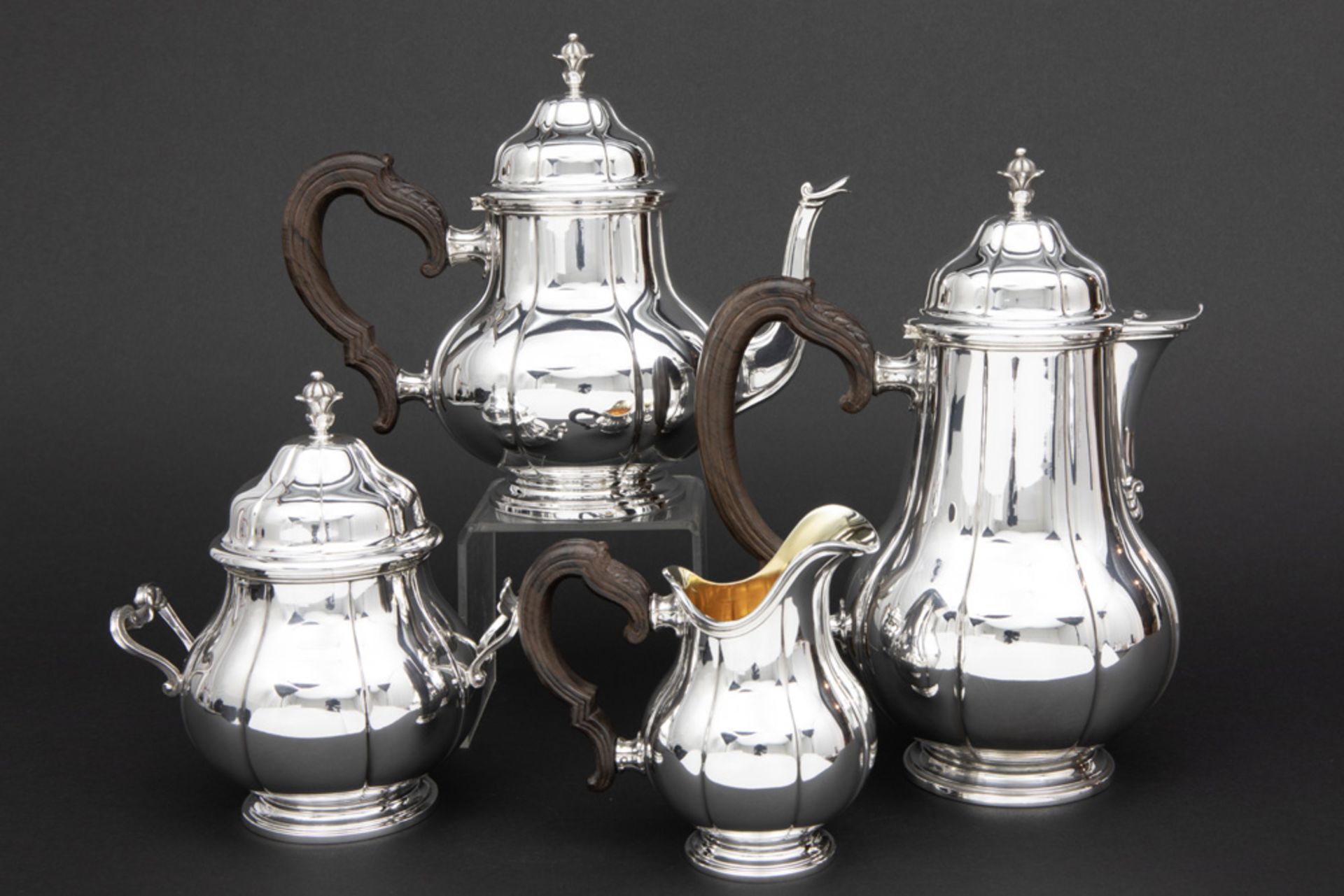 Belgian Wolfers signed 4pc coffee and teaset in marked silver || WOLFERS vierdelig koffiestel in - Image 2 of 3