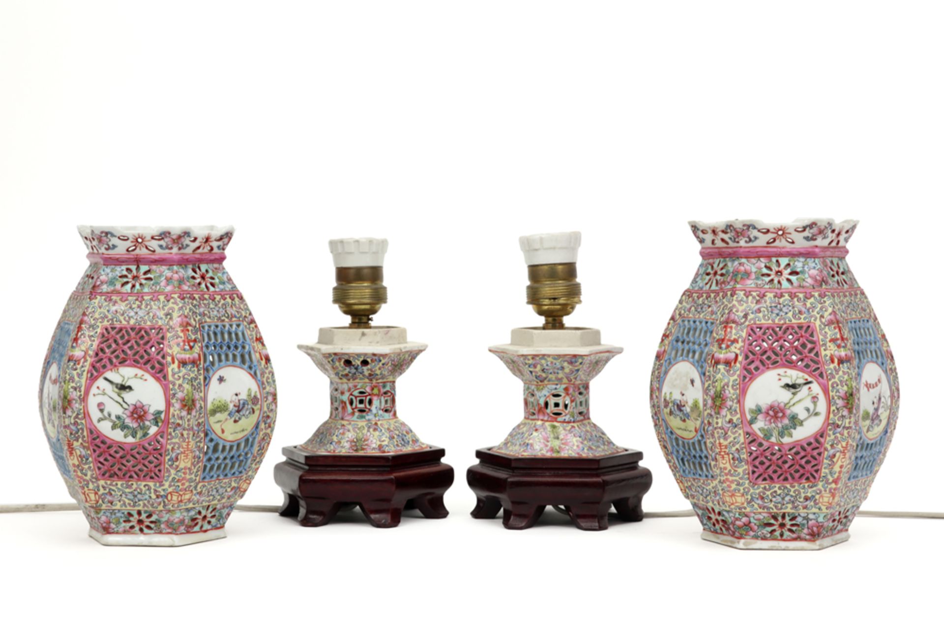 pair of nice 'antique' Chinese lamps with fine ajour shades in porcelain with 'Famille Rose' - Image 3 of 4