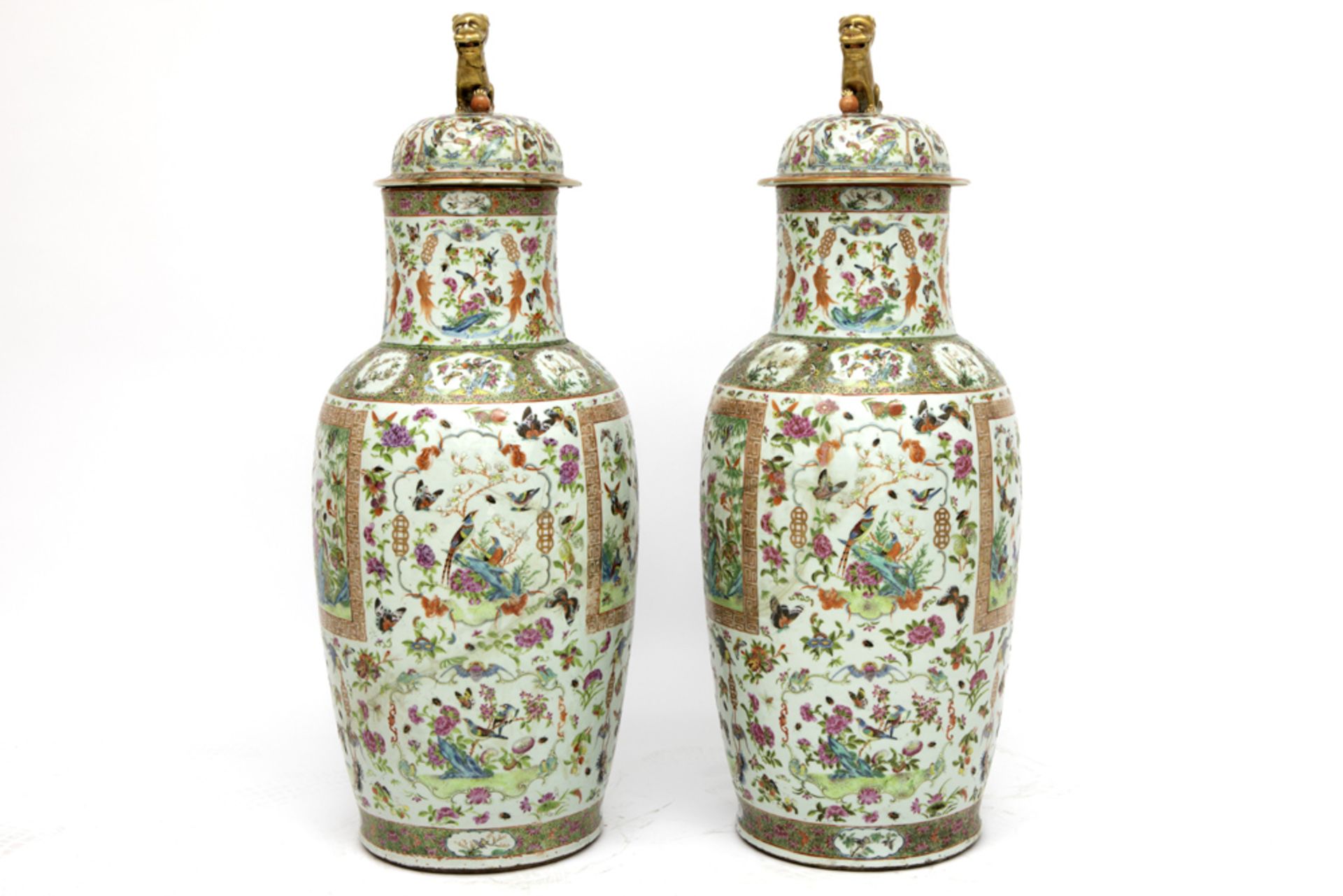 pair of quite big 19th Cent. Chinese lidded vases in porcelain with a Cantonese decor were damaged - Image 2 of 5