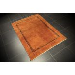 handknotted oriental rug in wool with an orange-red base || Handgeknoopt Oosters in wol op wol met