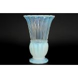 French P. d'Avesn signed Art Deco vase in opalecent crystal-glass || P. D'AVESN - FRANCE mooie