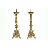 pair of 17th Cent. baroque style candlesticks in bronze || Paar zeventiende eeuwse barokke