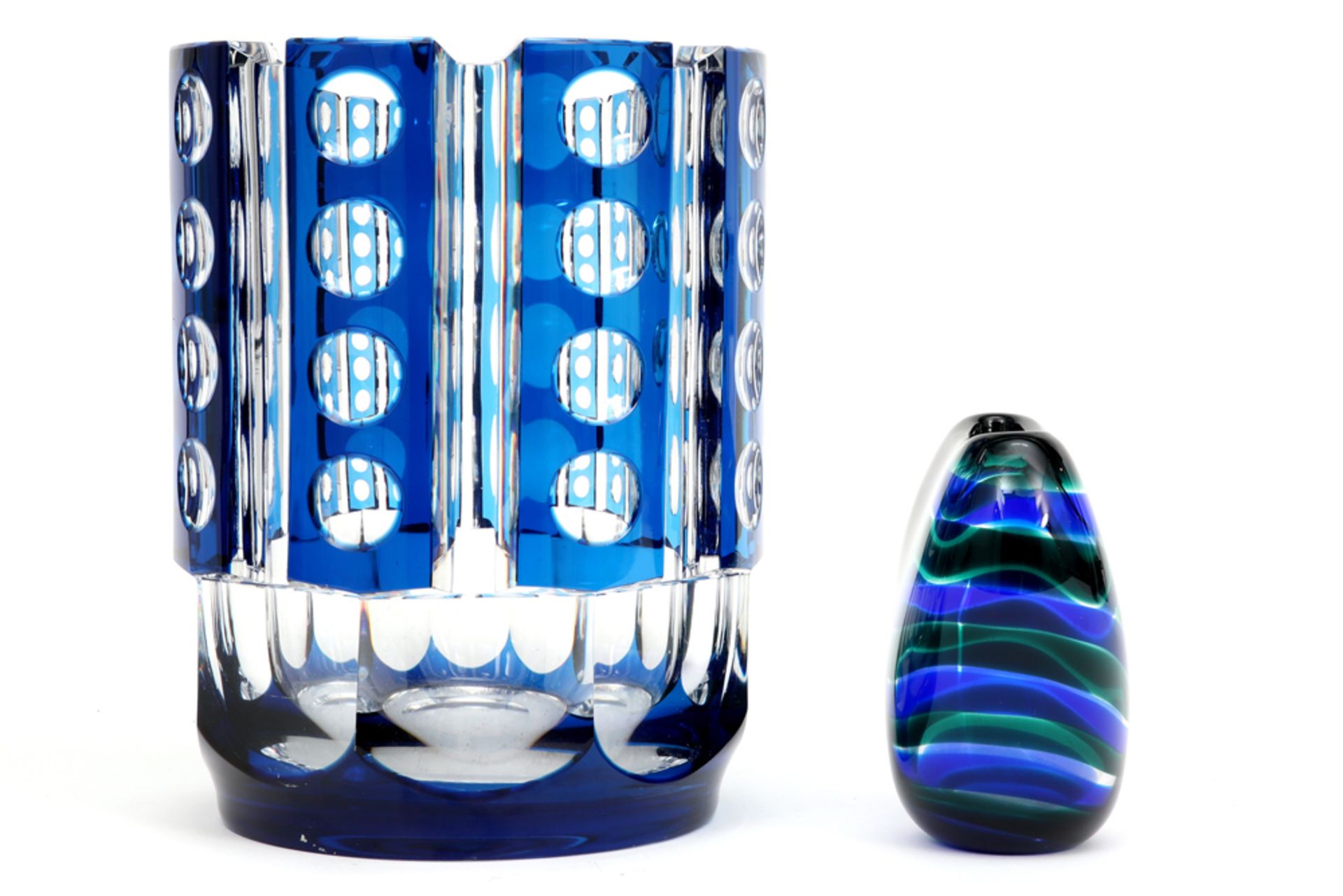 Belgian Art Deco vase in crystal VSL and a small fifties' Dutch vase in glass marked Leerdam || - Image 2 of 4