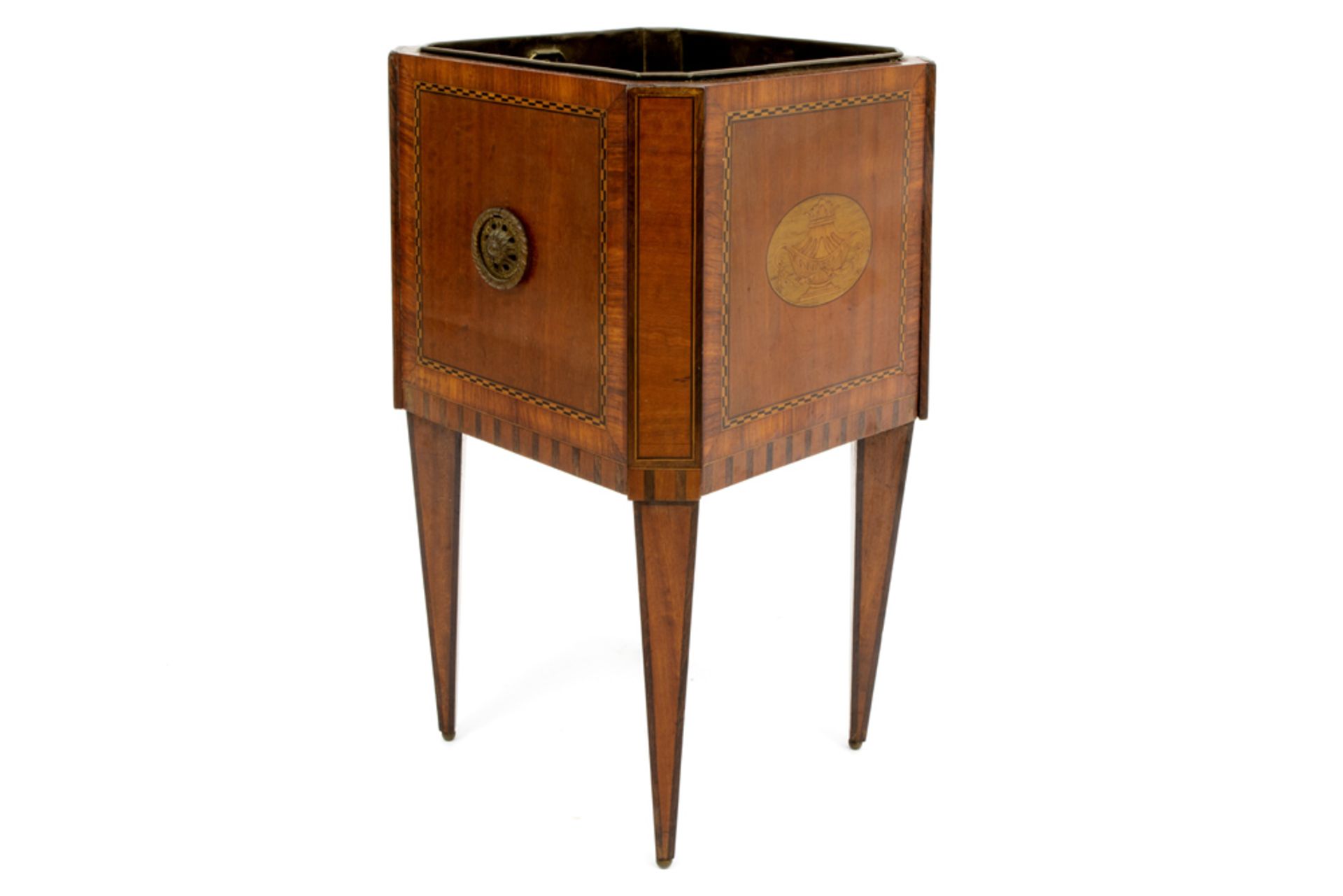 late 18th Cent. Louis XVI style teastove with its case in marquetry || Laat achttiende eeuwse - Bild 2 aus 3