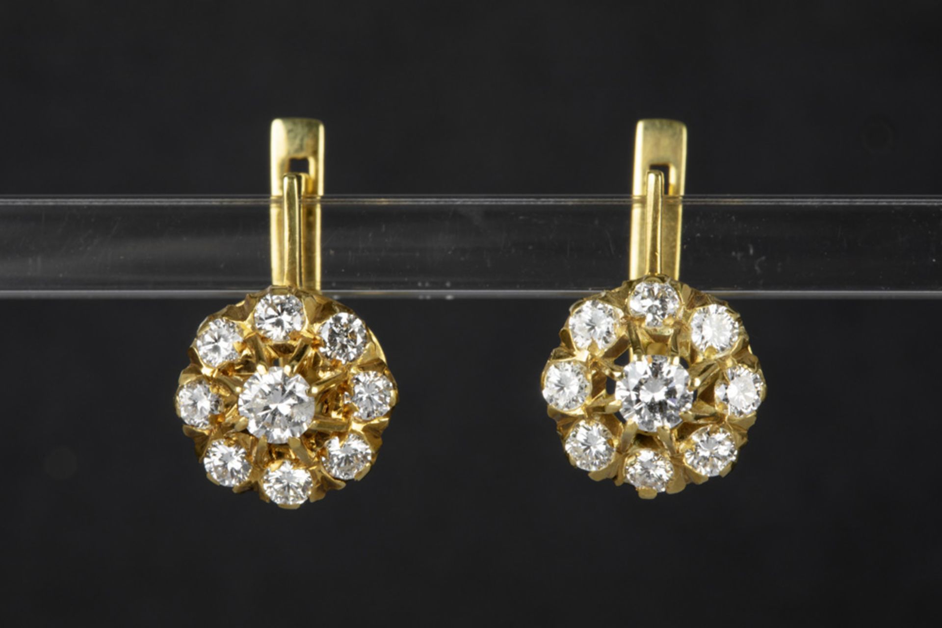 pair of vintage earrings in yellow gold (18 carat) with ca 1,20 carat of high quality brilliant