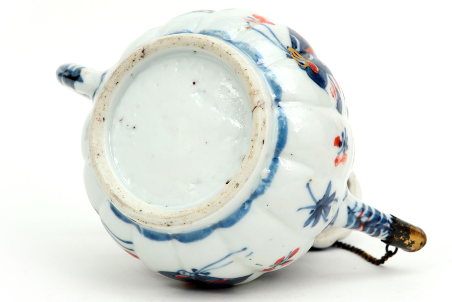 small 18th Cent. Chinese tea pot in porcelain with Imari decor and with silver mounting || Kleine - Image 3 of 4