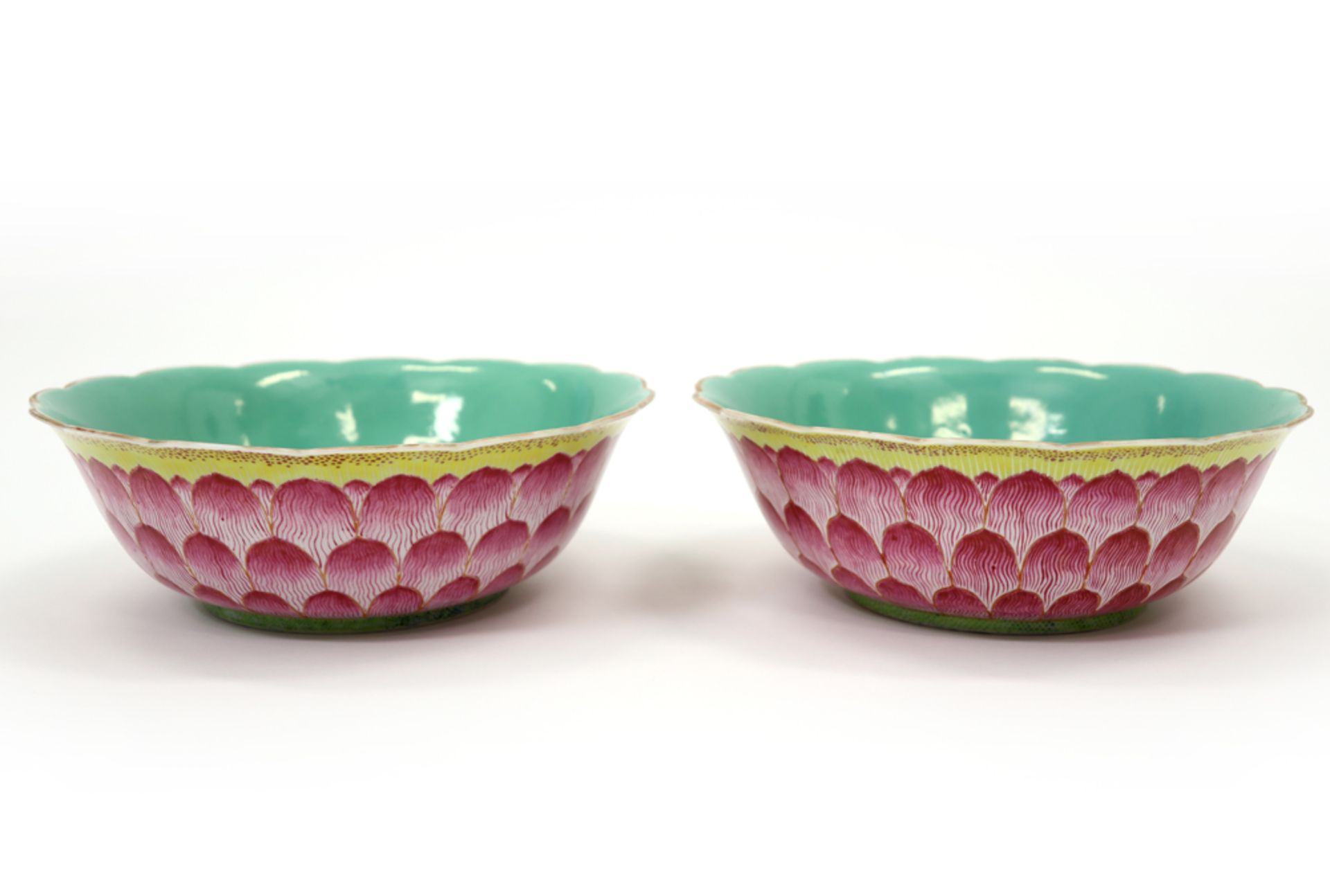 pair of 19th Cent. Chinese lotusflower-shaped Tao Kuang period bowls in marked porcelain with '