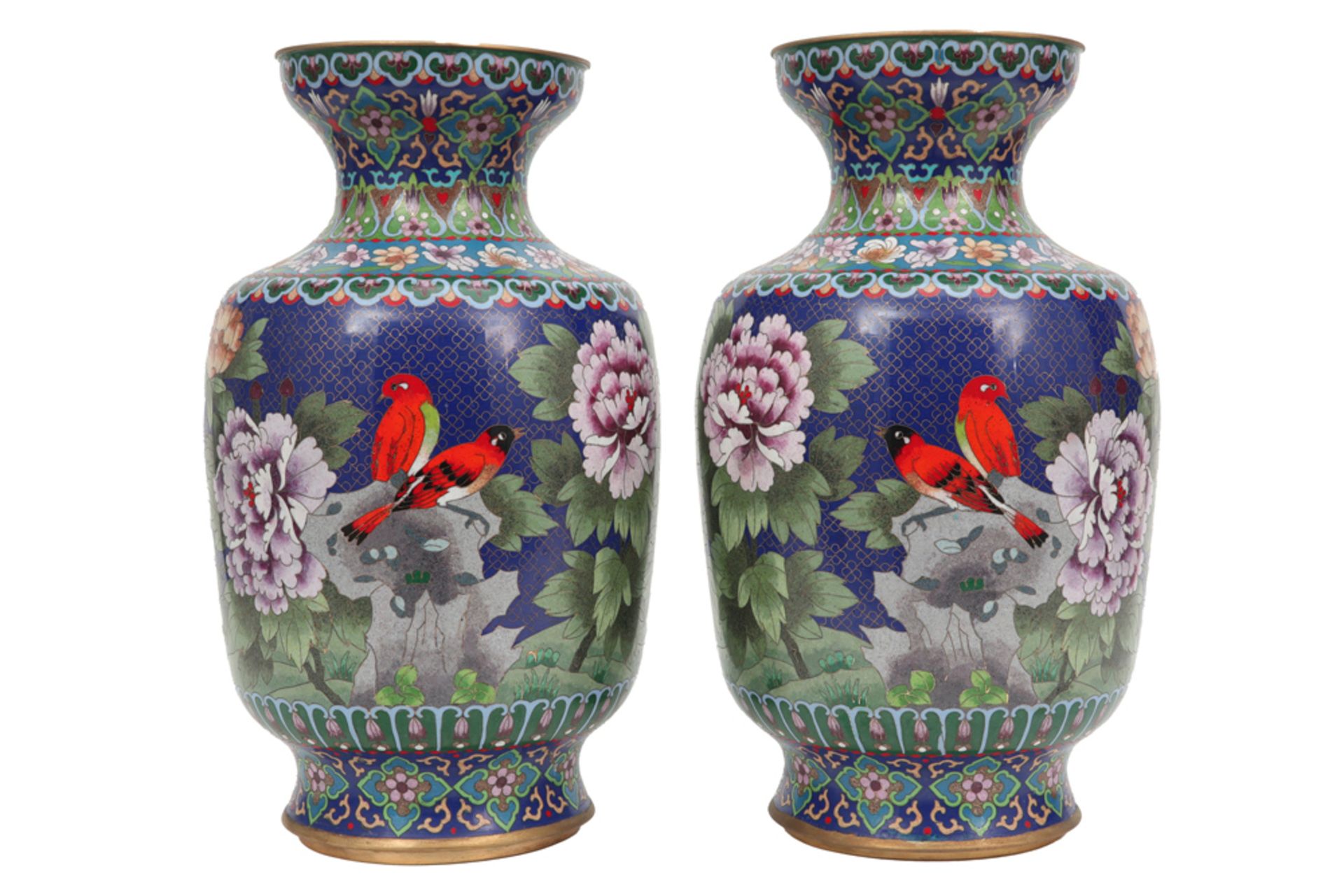 pair of Chinese cloisonné vintage vases || Paar Chinese vintage vazen in cloisonné met - Image 2 of 4